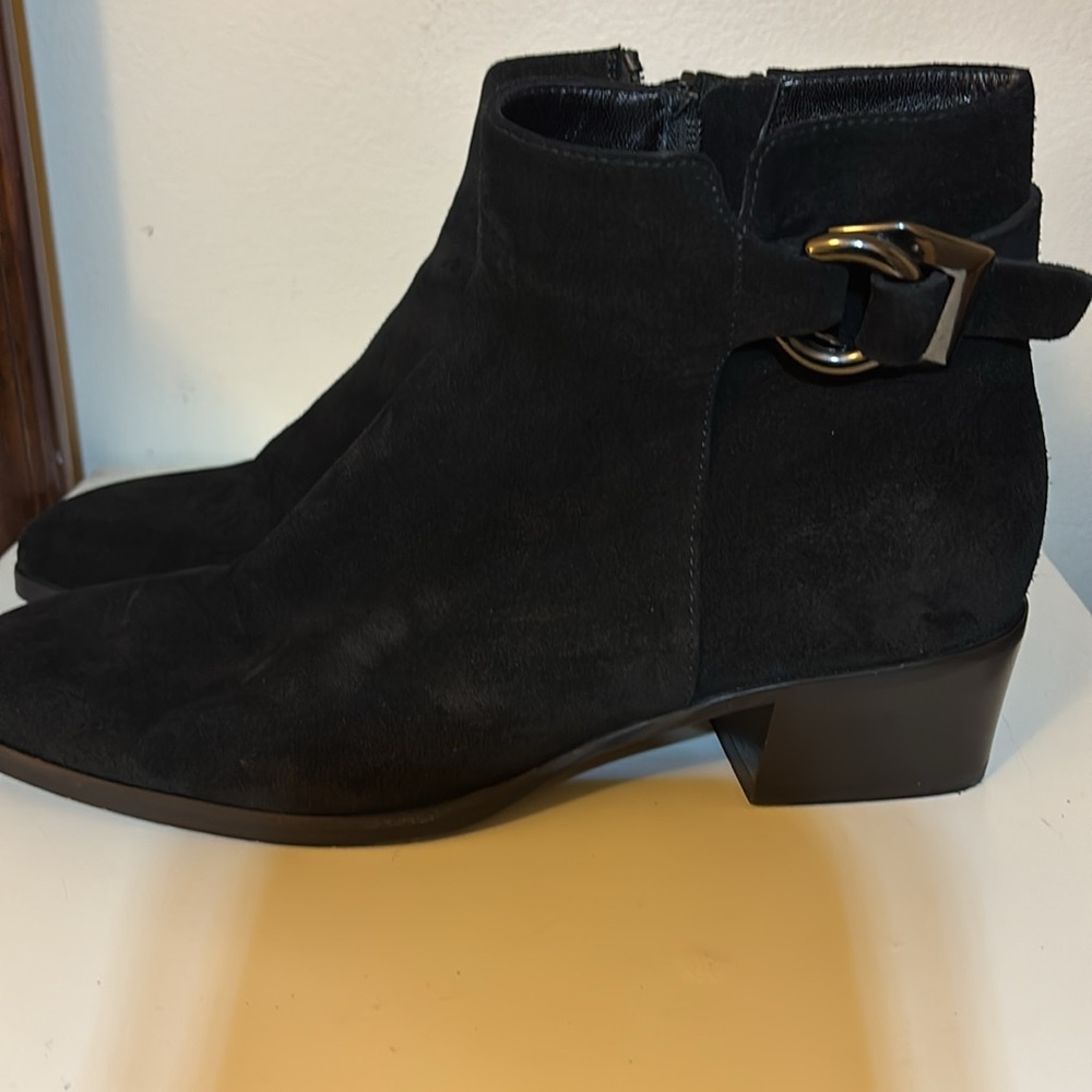 Excellent condition Aquatalia Fara Suede Black Boots Size 10 Made Italy DD315